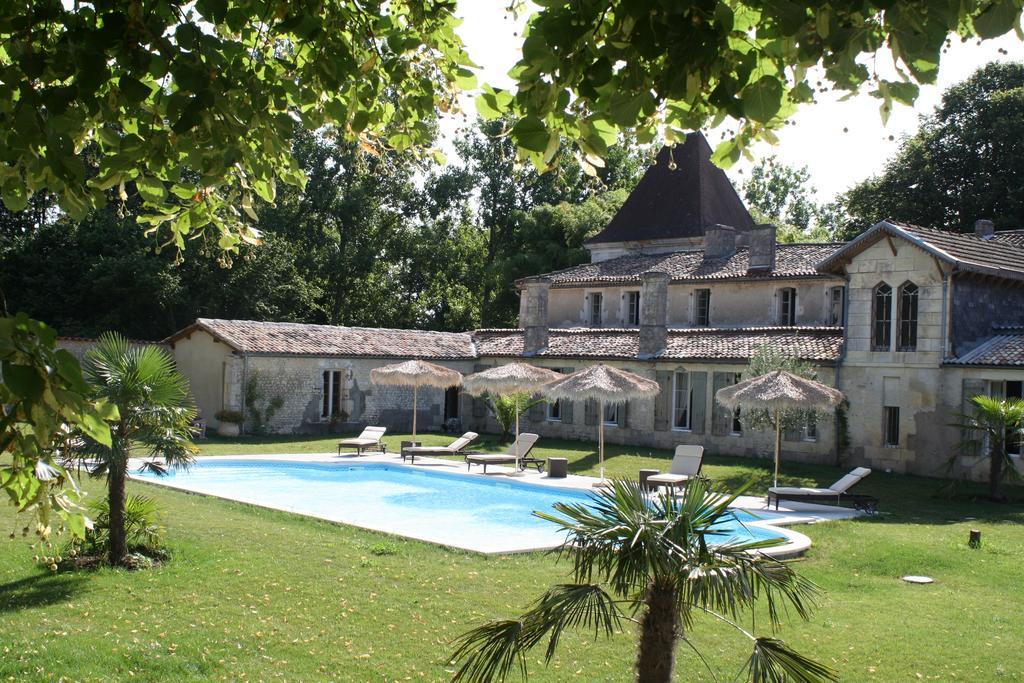 Chateau de Puyrigaud Bed and Breakfast Léoville Exterior foto
