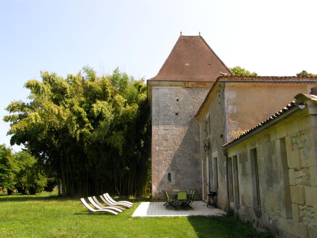 Chateau de Puyrigaud Bed and Breakfast Léoville Exterior foto