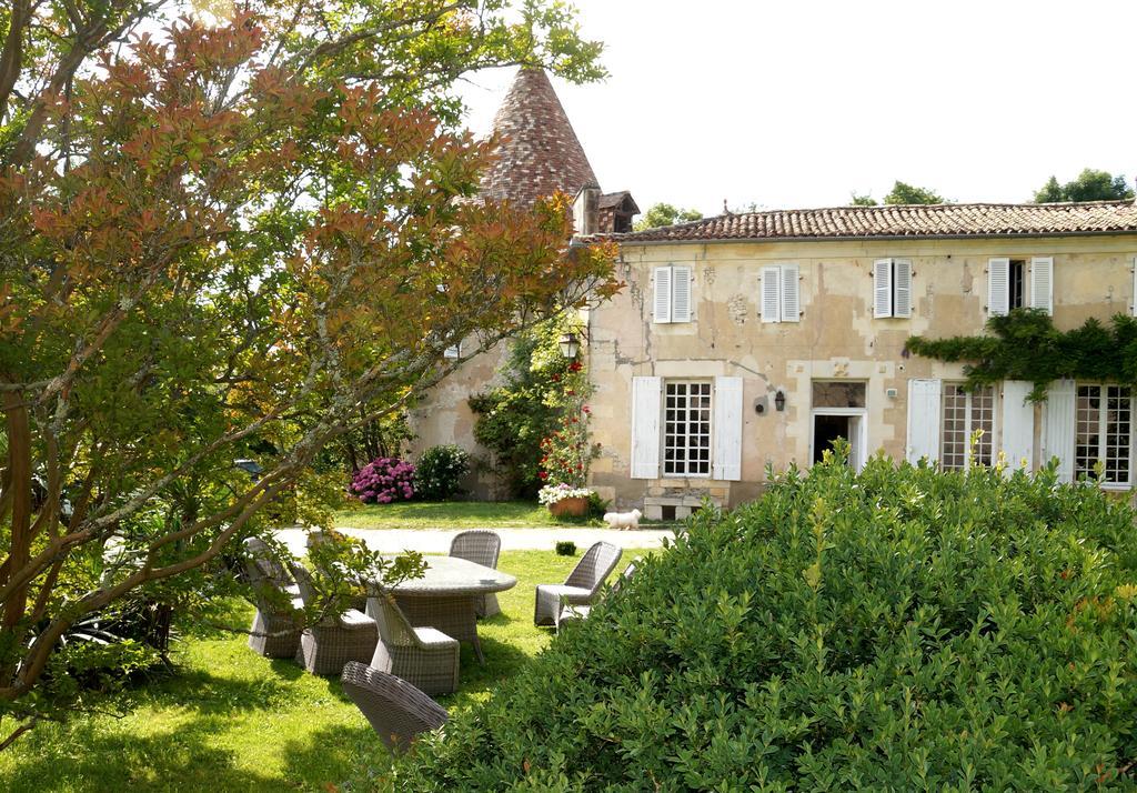 Chateau de Puyrigaud Bed and Breakfast Léoville Exterior foto