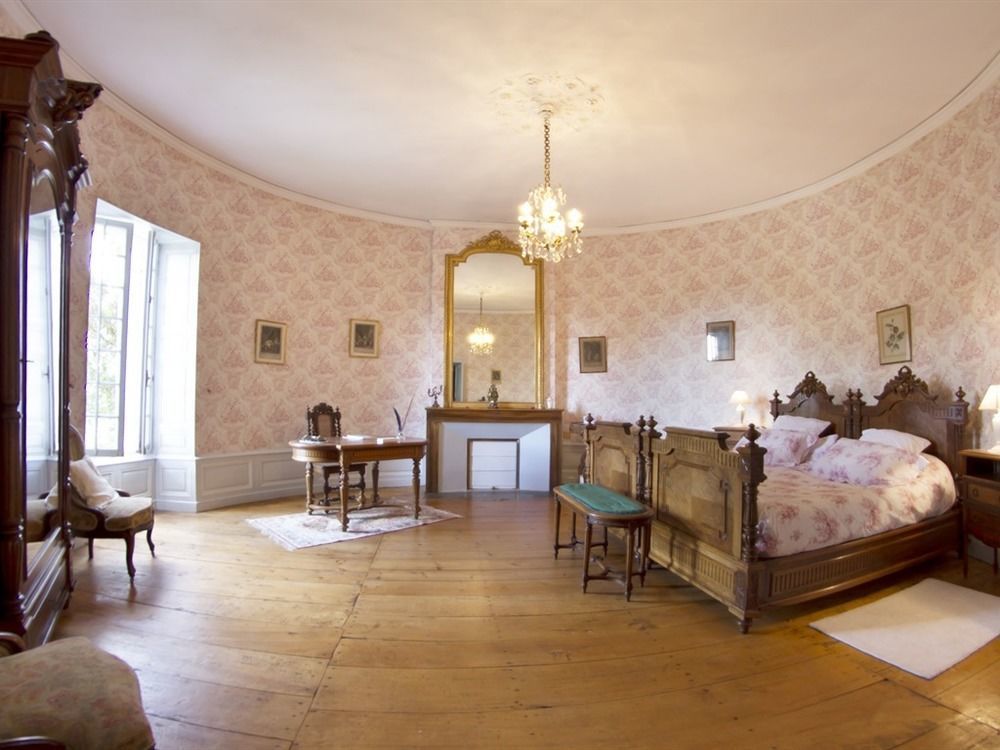Chateau de Puyrigaud Bed and Breakfast Léoville Exterior foto